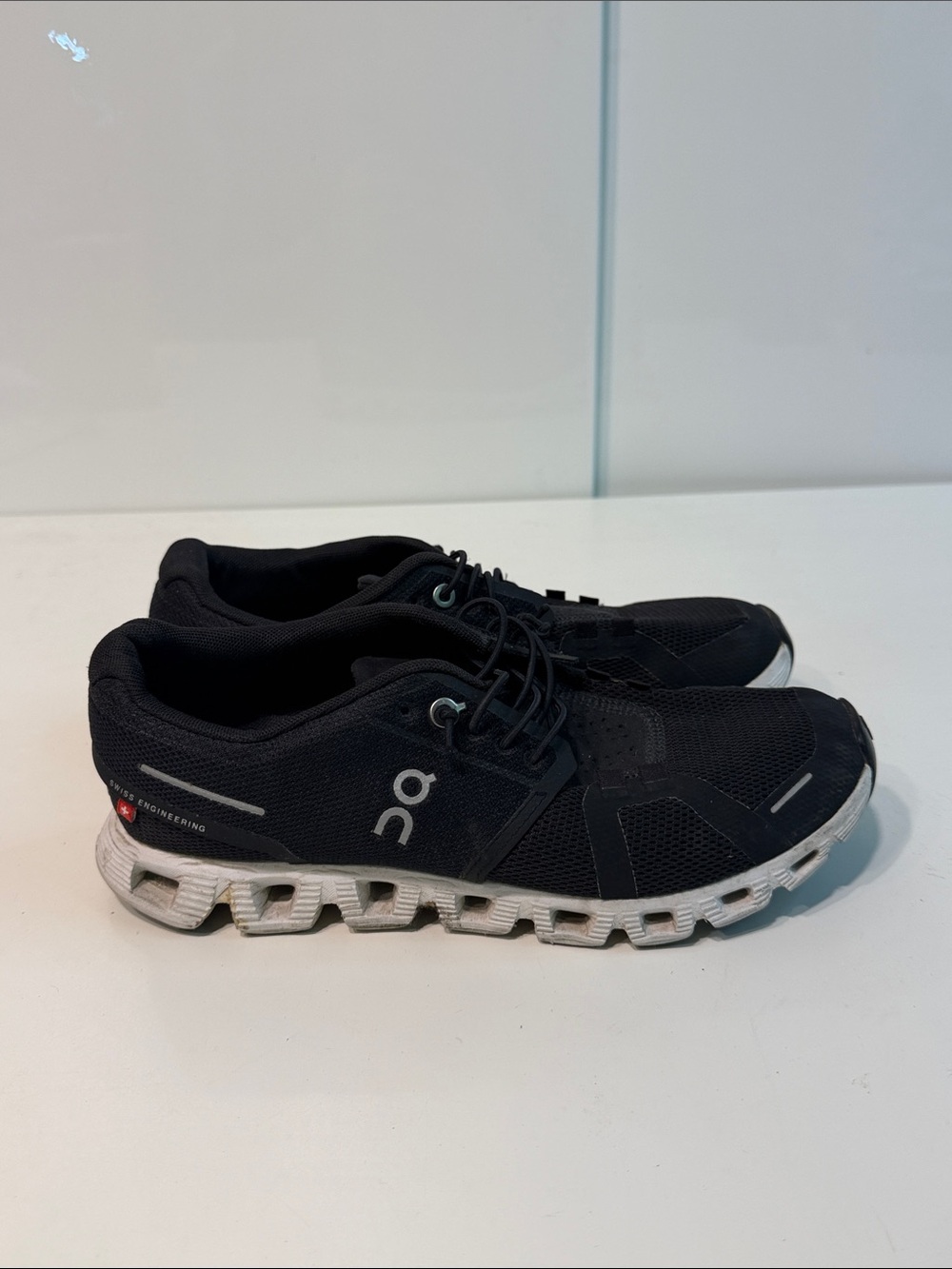 Used On Running women’s oncloud Athletic Shoes sz 7